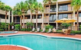 Days Inn & Suites By Wyndham Orlando Airport